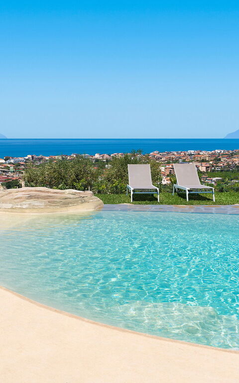 Villa Giuffrè: Buitenkanten, Buitenshuis, Keer bekeken, zwembad