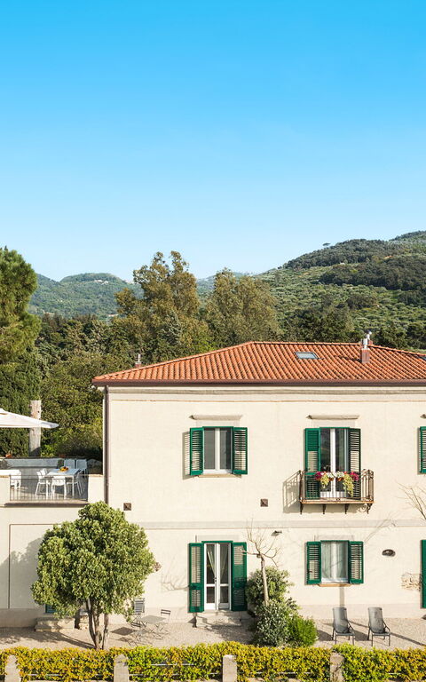 Villa Giuffrè: Buitenkanten, Buitenshuis