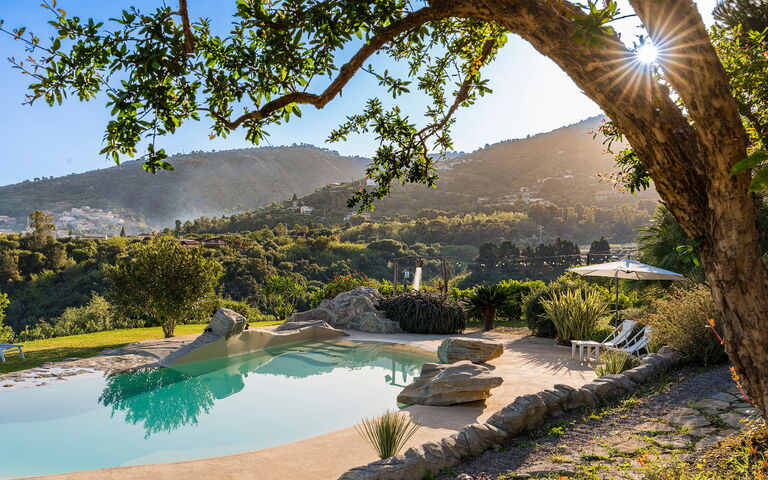 Villa Giuffrè: Buitenkanten, Buitenshuis, zwembad