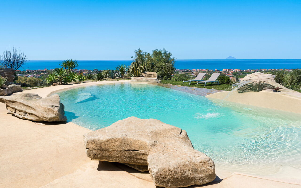 Villa Giuffrè: Buitenkanten, Buitenshuis, Keer bekeken, zwembad