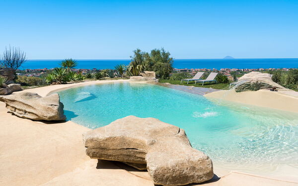 Villa Giuffrè: Buitenkanten, Buitenshuis, Keer bekeken, zwembad