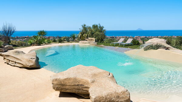 Villa Giuffrè: Buitenkanten, Buitenshuis, Keer bekeken, zwembad