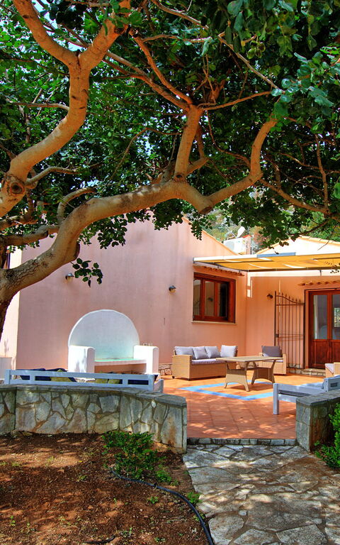 Villa Petra: Buitenkanten, Buitenshuis, Tuin