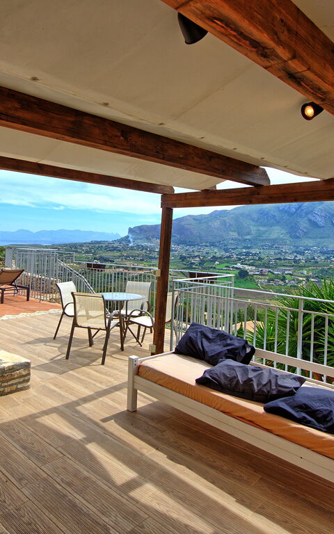 Villa Petra: Buitenkanten, Buitenshuis, Keer bekeken