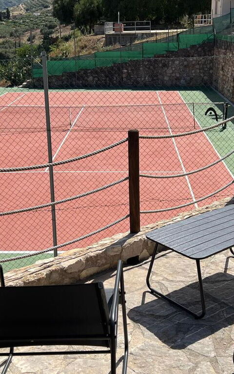 Villa Petra: Activiteiten, Buitenshuis