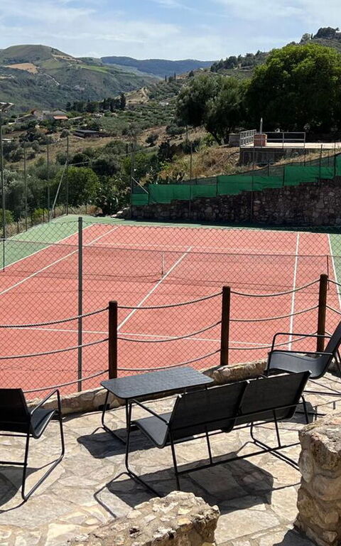 Villa Petra: Activiteiten, Buitenshuis