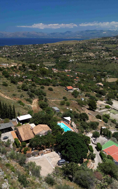 Villa Petra: Buitenshuis