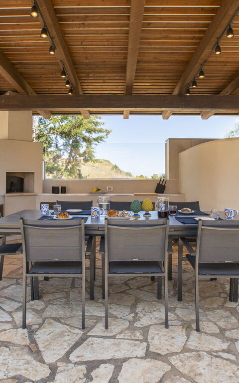 Villa Petra: Buitenshuis