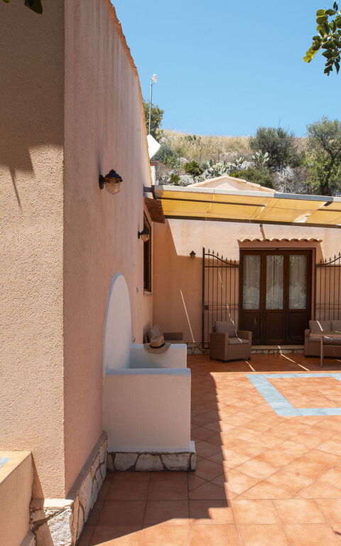 Villa Petra: Buitenshuis, Tuin