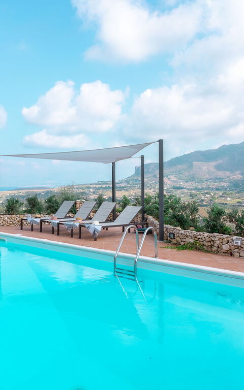 Villa Petra: Buitenkanten, Buitenshuis, Keer bekeken, zwembad