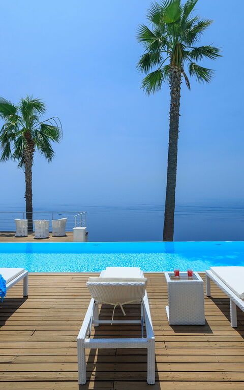 Villa Elysium: Buitenkanten, Buitenshuis, Keer bekeken, zwembad