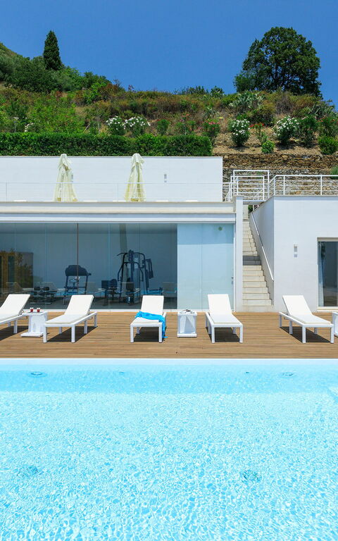 Villa Elysium: Buitenkanten, Buitenshuis, zwembad