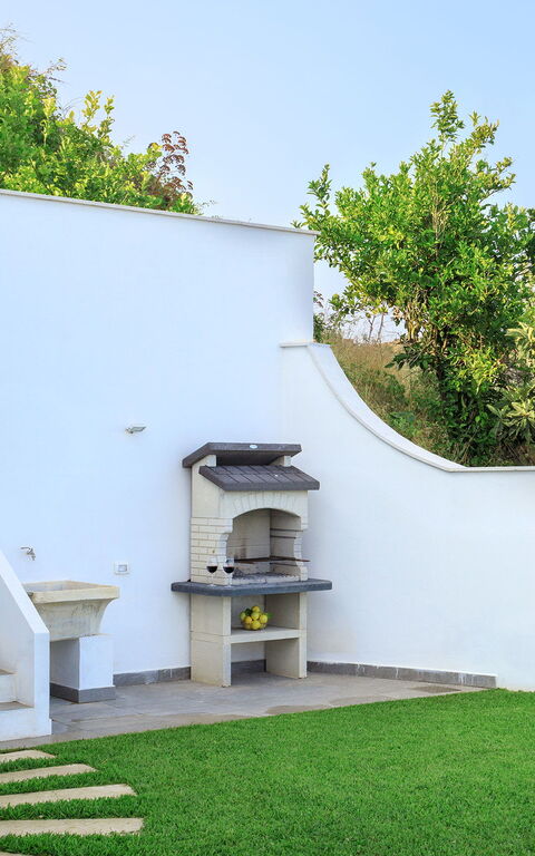 Villa Elysium: Buitenkanten, Buitenshuis