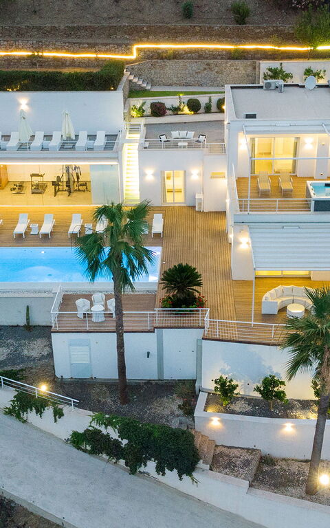 Villa Elysium: Buitenkanten, Buitenshuis, zwembad