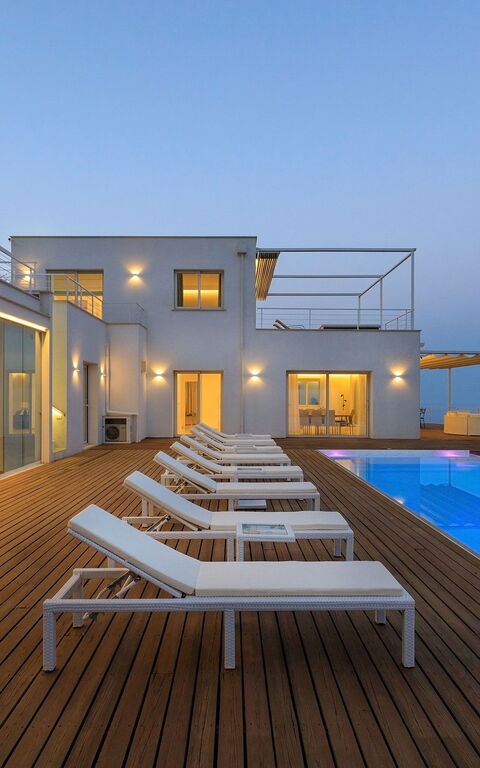 Villa Elysium: Buitenkanten, Buitenshuis, Keer bekeken, zwembad