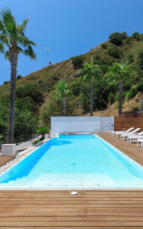 Villa Elysium: Buitenkanten, Buitenshuis, zwembad