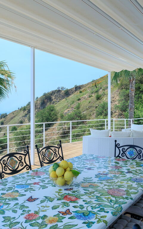 Villa Elysium: Buitenkanten, Buitenshuis, Keer bekeken