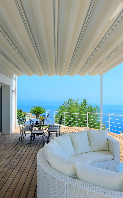 Villa Elysium: Buitenkanten, Buitenshuis, Keer bekeken