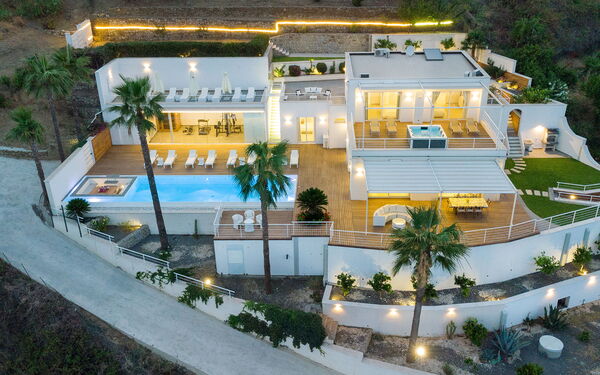 Villa Elysium: Buitenkanten, Buitenshuis, zwembad