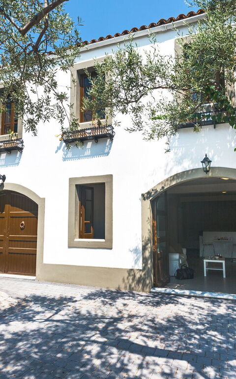 Villa Bellasia: Buitenkanten, Buitenshuis, Hoofdingang