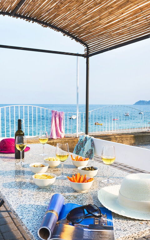 Villa Bellasia: Buitenkanten, Buitenshuis