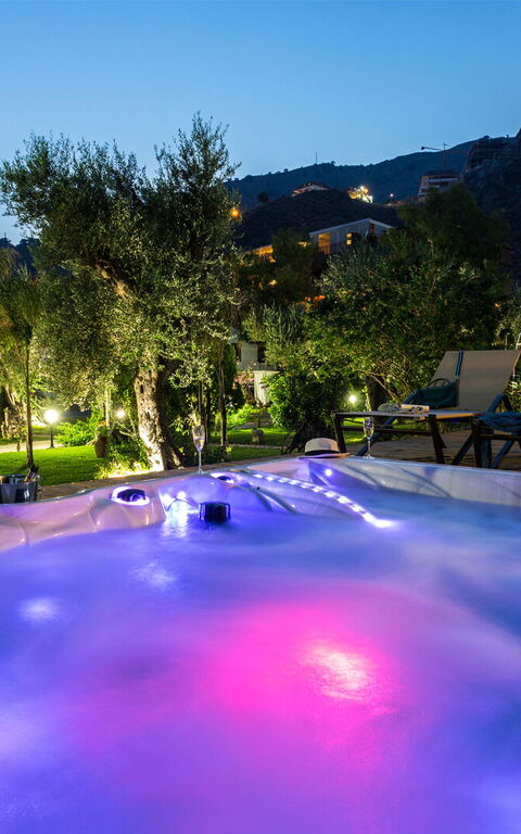 Villa Bellasia: bubbelbad, Buitenkanten, Buitenshuis, Tuin