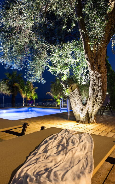 Villa Bellasia: Buitenkanten, Buitenshuis