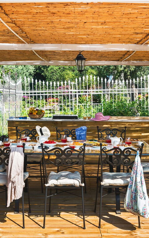 Villa Bellasia: Buitenkanten, Buitenshuis