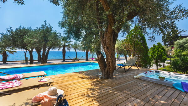 Villa Bellasia: Buitenkanten, Buitenshuis, Keer bekeken, zwembad