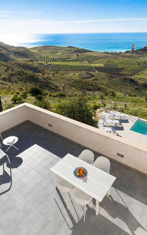 Villa Giglio Di Mare: Buitenkanten, Buitenshuis, Keer bekeken, zwembad