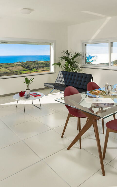 Villa Giglio Di Mare: Lunchroom, Woonkamer