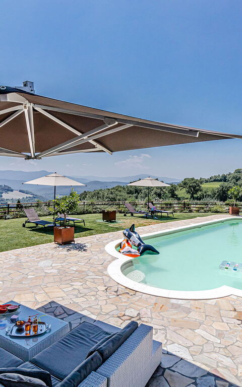 Chateau La Siroque: Buitenkanten, Buitenshuis, Keer bekeken, zwembad