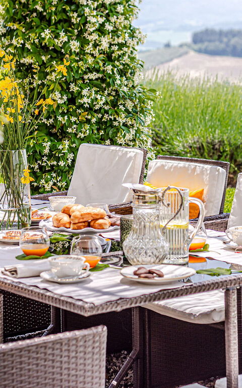 Chateau La Siroque: Buitenkanten, Buitenshuis, Keer bekeken