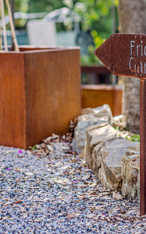 Chateau La Siroque: Buitenkanten, Buitenshuis