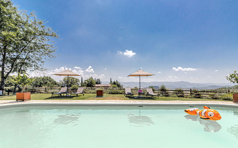 Chateau La Siroque: Buitenkanten, Buitenshuis, Keer bekeken, zwembad