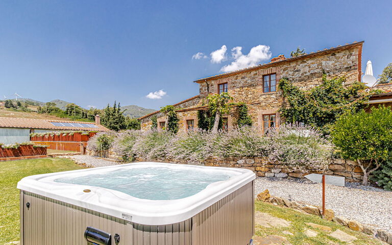 Chateau La Siroque: bubbelbad, Buitenkanten, Buitenshuis, Tuin