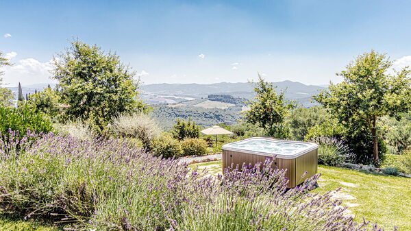 Chateau la Siroque: bubbelbad, Buitenkanten, Buitenshuis, Keer bekeken, Tuin