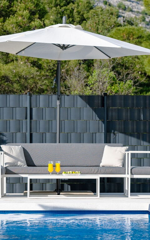 Orvas Villa 82: Buitenshuis, zwembad