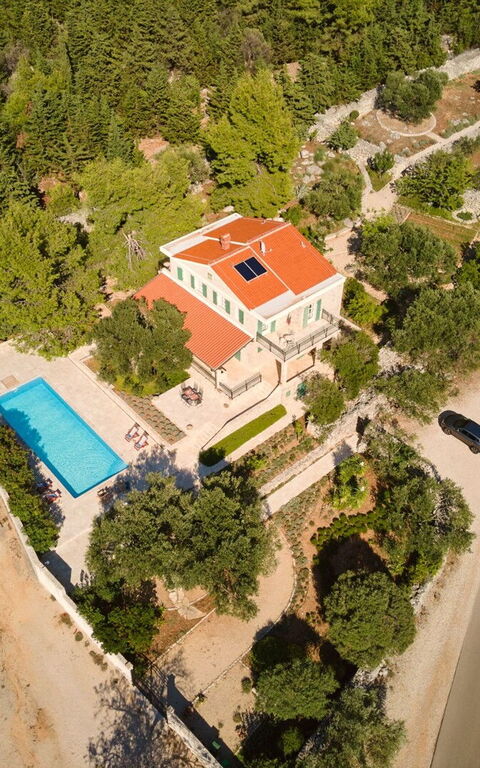 Orvas Villa 189: Buitenkanten, Keer bekeken