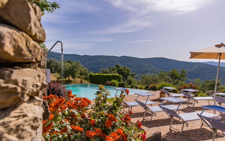 Casale Della Torre: Buitenshuis, Keer bekeken, zwembad