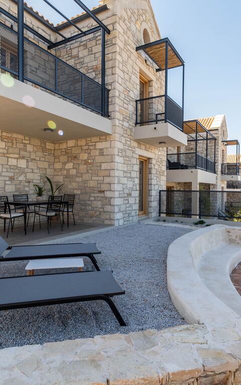 Villa Lavidona: Buitenkanten, Buitenshuis