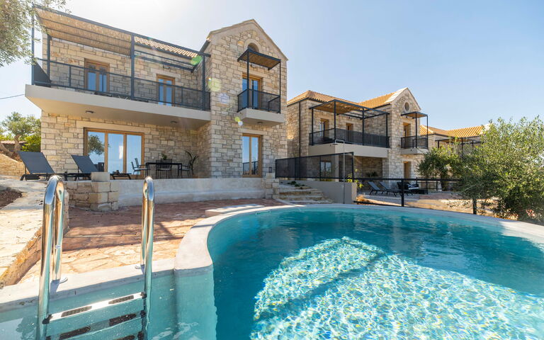 Villa Lavidona: Buitenkanten, Buitenshuis, zwembad