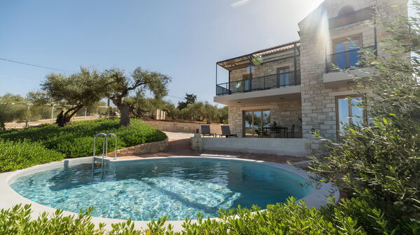 Villa Lavidona: Buitenkanten, Buitenshuis, zwembad