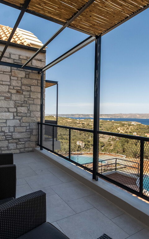 Villa Seiri: Balkon / terras / patio, Buitenkanten, Buitenshuis, Keer bekeken, zwembad