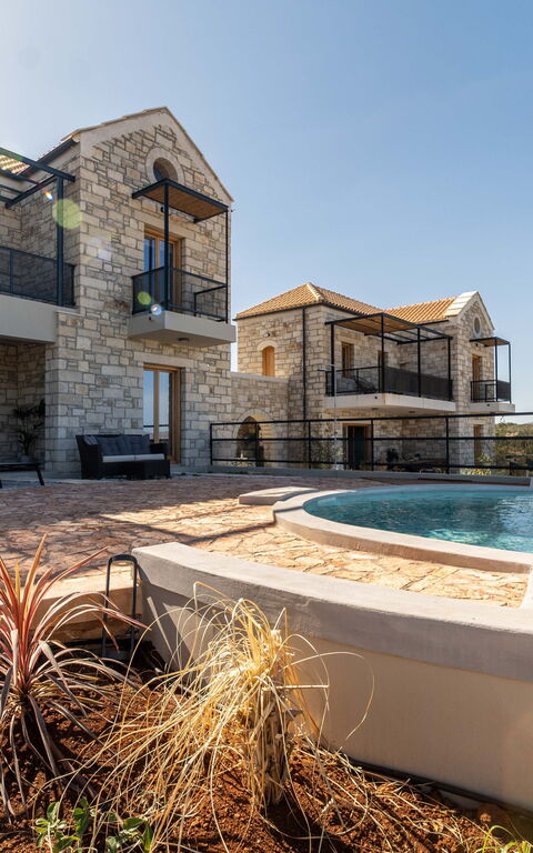 Villa Seiri: Buitenkanten, Buitenshuis, zwembad