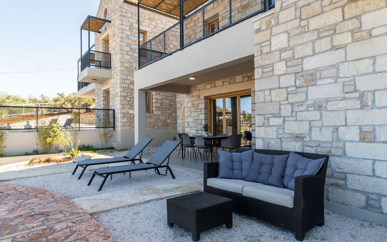 Villa Seiri: Balkon / terras / patio, Buitenkanten, Buitenshuis