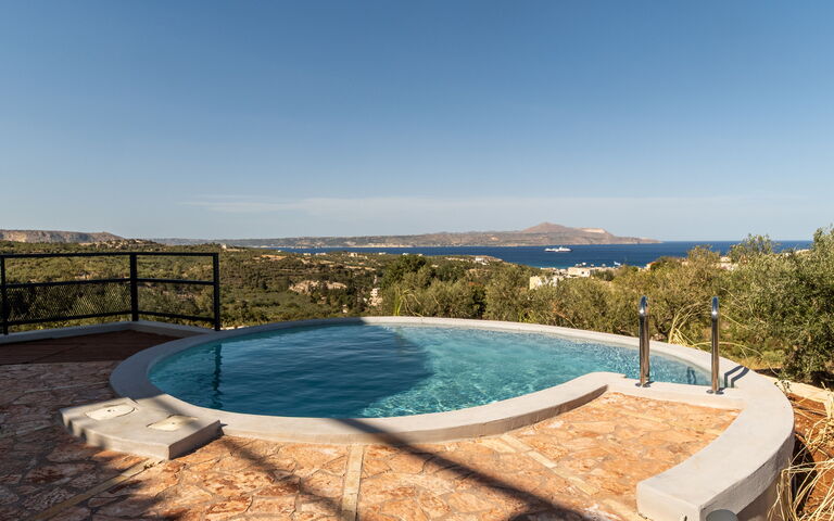 Villa Seiri: Buitenkanten, Buitenshuis, Keer bekeken, zwembad