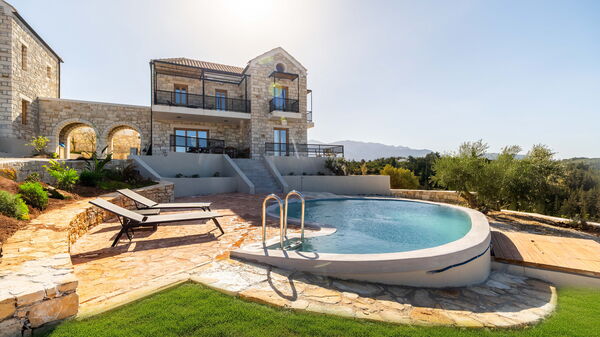 Villa Falcos: Buitenkanten, Buitenshuis, zwembad