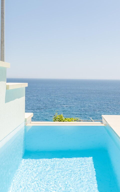 Marinaia Archi: Buitenkanten, Buitenshuis, Keer bekeken, zwembad