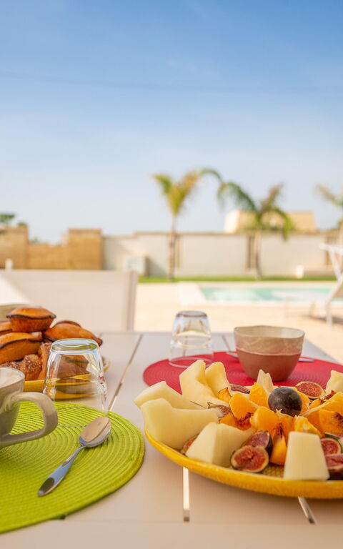 Villa Palibella: Buitenkanten, Buitenshuis